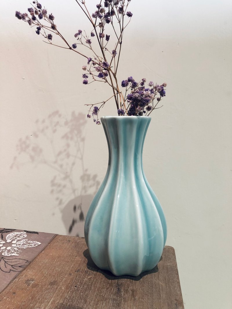 陶瓷 青瓷風格釉 簡約線條花器 辦公桌 茶席花瓶擺件 - 花瓶/花器 - 瓷 藍色