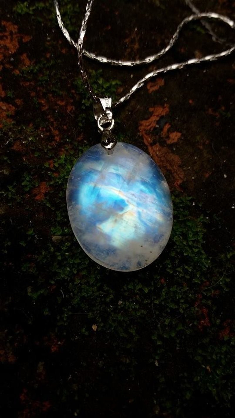 Varnish style necklace rainbow stone moon moonlight natural gem stone circle [Lost and find] - สร้อยคอ - เครื่องเพชรพลอย สีน้ำเงิน