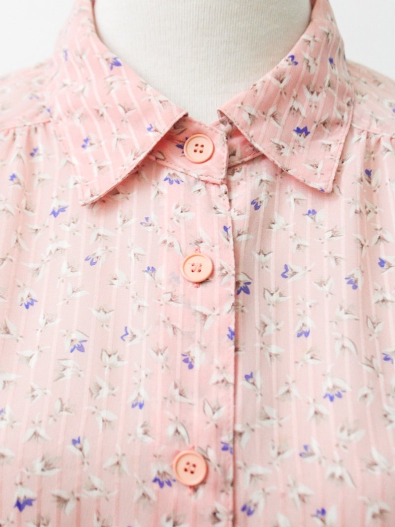 【RE1021T248】 autumn Japanese system retro pink floral striped ancient shirt - เสื้อเชิ้ตผู้หญิง - เส้นใยสังเคราะห์ สึชมพู