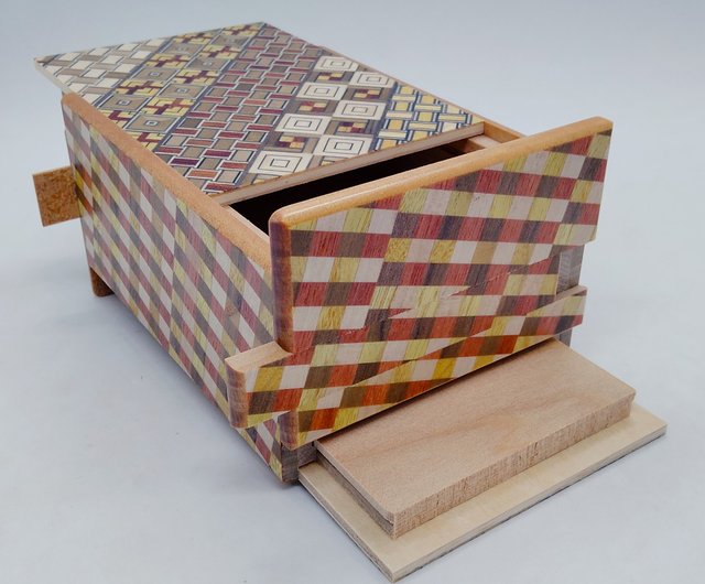 ７回・５回仕掛け 二重４寸秘密箱 伝統寄木・市松模様 からくりパズル箱 箱根寄木細工 - ショップ Japanese Puzzle Box 秘密箱  OKA その他 - Pinkoi