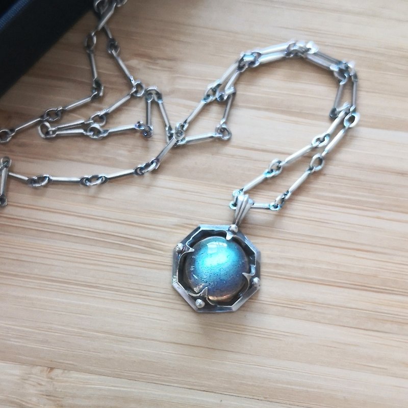 OCTAGON antique Silver labradorite pendant - สร้อยคอ - เงินแท้ สีน้ำเงิน