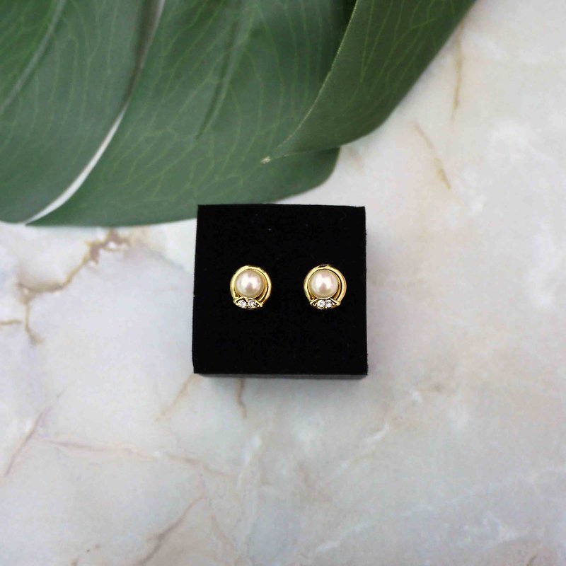 法式古典氣質 耳環(淡黃色珍珠) - 耳環/耳夾 - 其他金屬 黃色