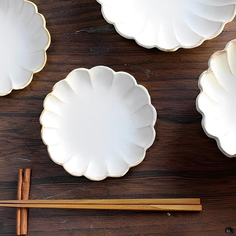 Rinka series small plate powder Yinbai/Mashiko yaki/dessert plate - Plates & Trays - Pottery White
