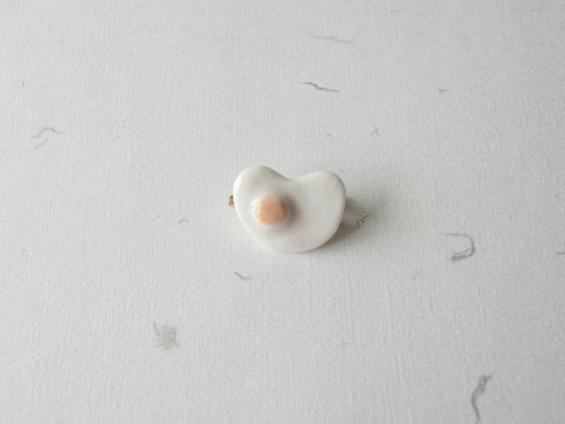 Ceramic Brooch - egg/ food/ breakfast - Brooches - Porcelain Yellow