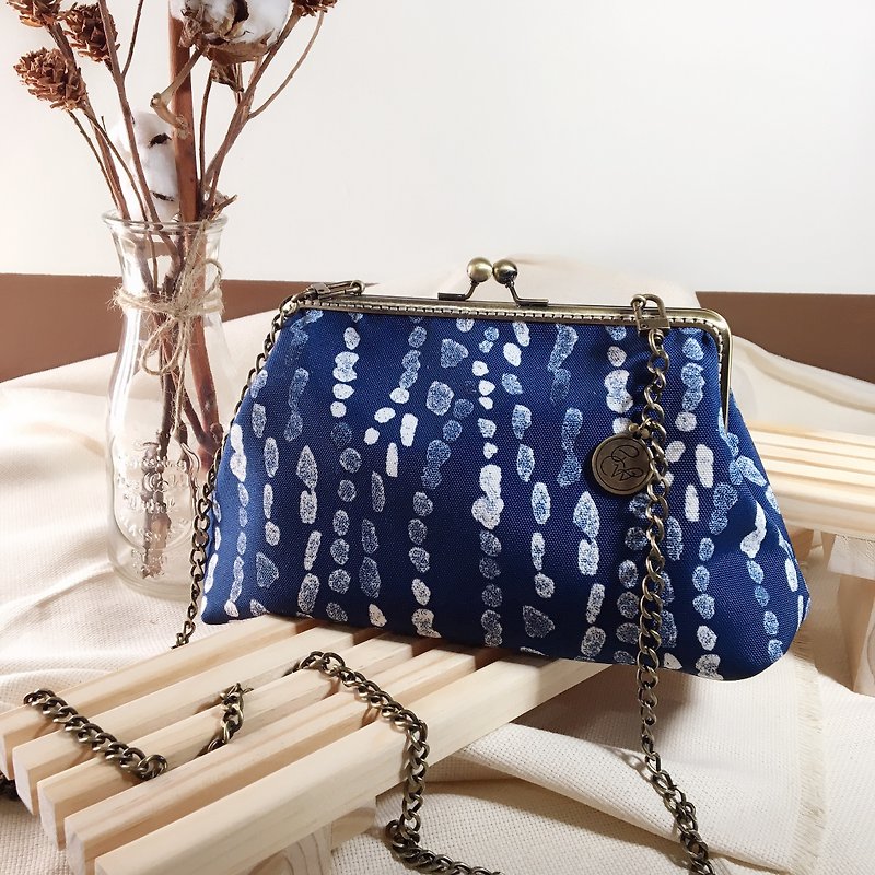 Handmade 2WAY 20cm frame shoulder bag water repellent -Ocean bubble - กระเป๋าแมสเซนเจอร์ - วัสดุกันนำ้ สีน้ำเงิน