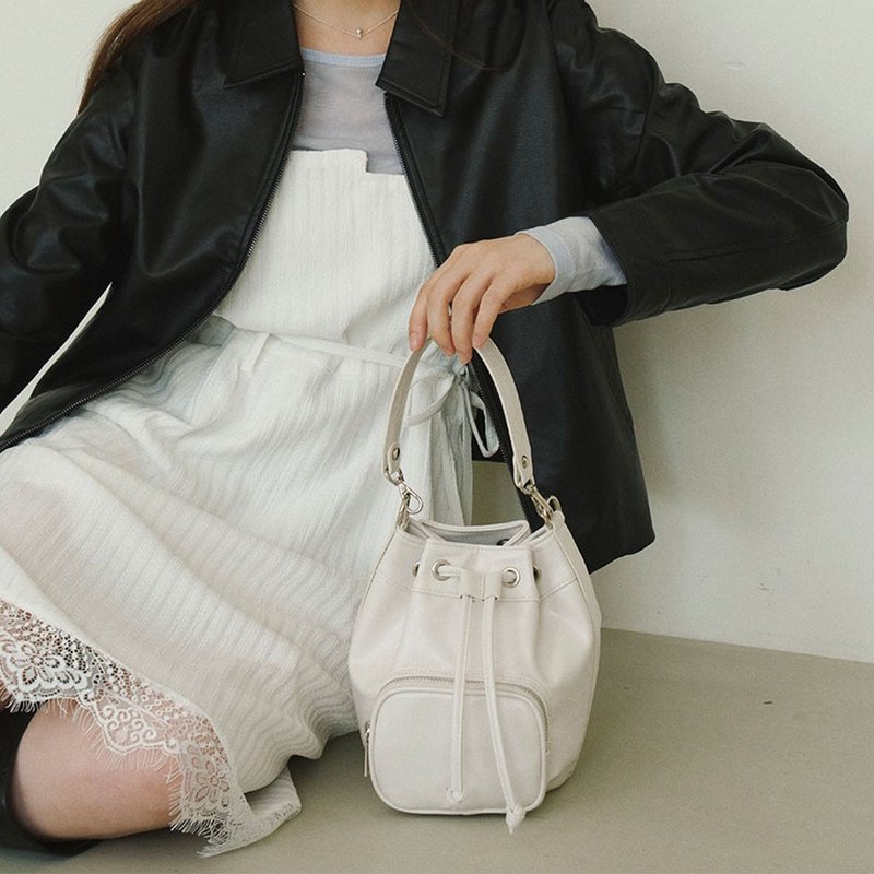 MUR Korean Haby bag Vegan Leather Bag (Ivory) - กระเป๋าแมสเซนเจอร์ - วัสดุอีโค 