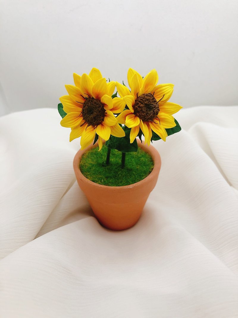 Sunflower clay potted plant - Plants - Clay 