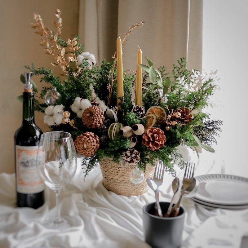 [Meet Eternity] The Christmas floral arrangements on the dining table are immortal cedar potted plants imported from Japan and are only available for self-pickup - Dried Flowers & Bouquets - Plants & Flowers 