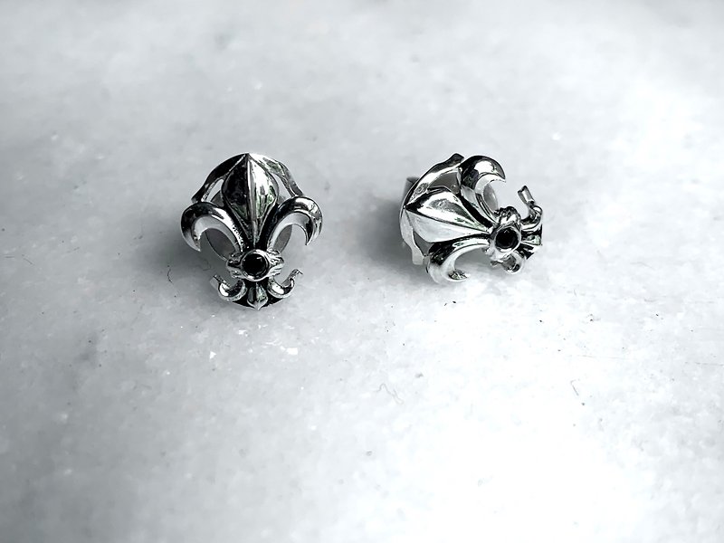 Handmade black diamond earrings in sterling silver - ต่างหู - เงินแท้ สีเงิน