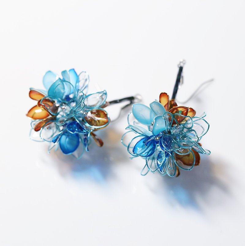 A pair of autumn and winter flower ball winter Silver x blue hand-made jewelry earrings - ต่างหู - เรซิน สีน้ำเงิน