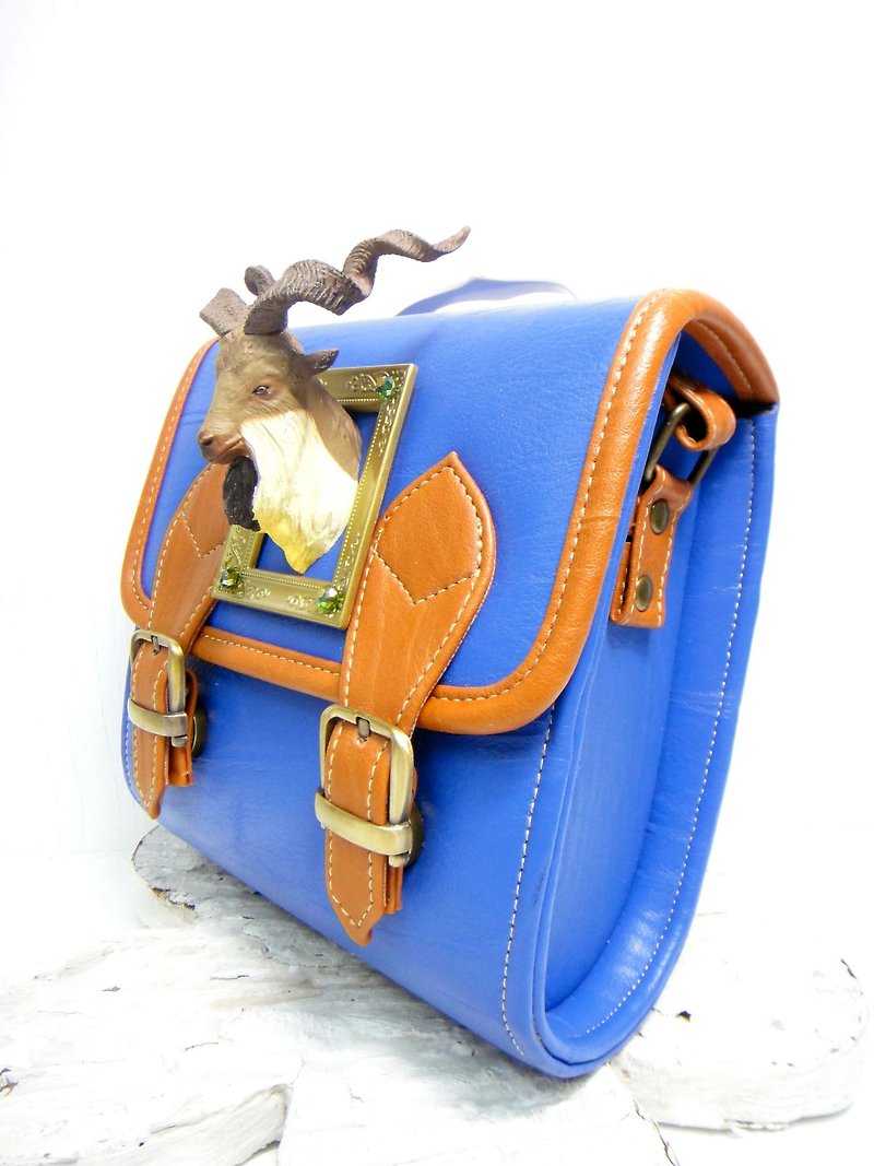 TIMBEE LO << paragraph >> custom hand-made blue and pink beige striped bottom edge silver antelope head decoration mini bag retro handbag handle - กระเป๋าแมสเซนเจอร์ - พลาสติก สีน้ำเงิน