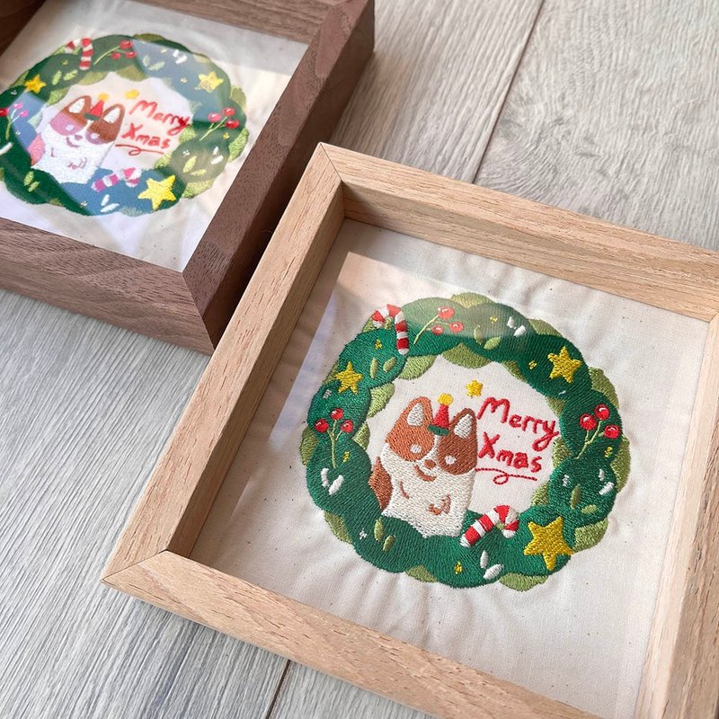 [Customized gift] Pet-like embroidery illustration/Christmas wreath/with frame - ภาพวาดบุคคล - งานปัก สีเขียว