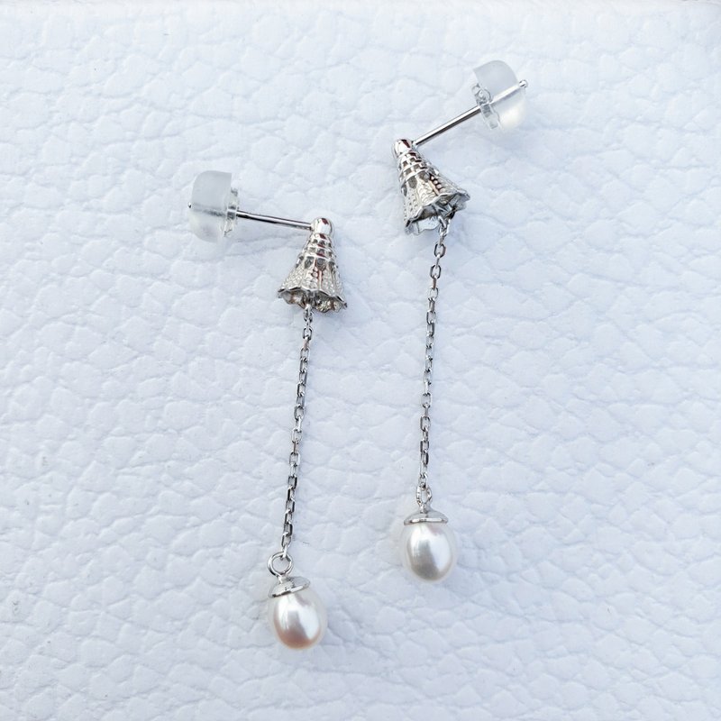 。羽毛球垂吊耳環。天然淡水小燈泡珍珠。亮白鏡面。925純銀耳環 - 耳環/耳夾/耳骨夾 - 珍珠 白色