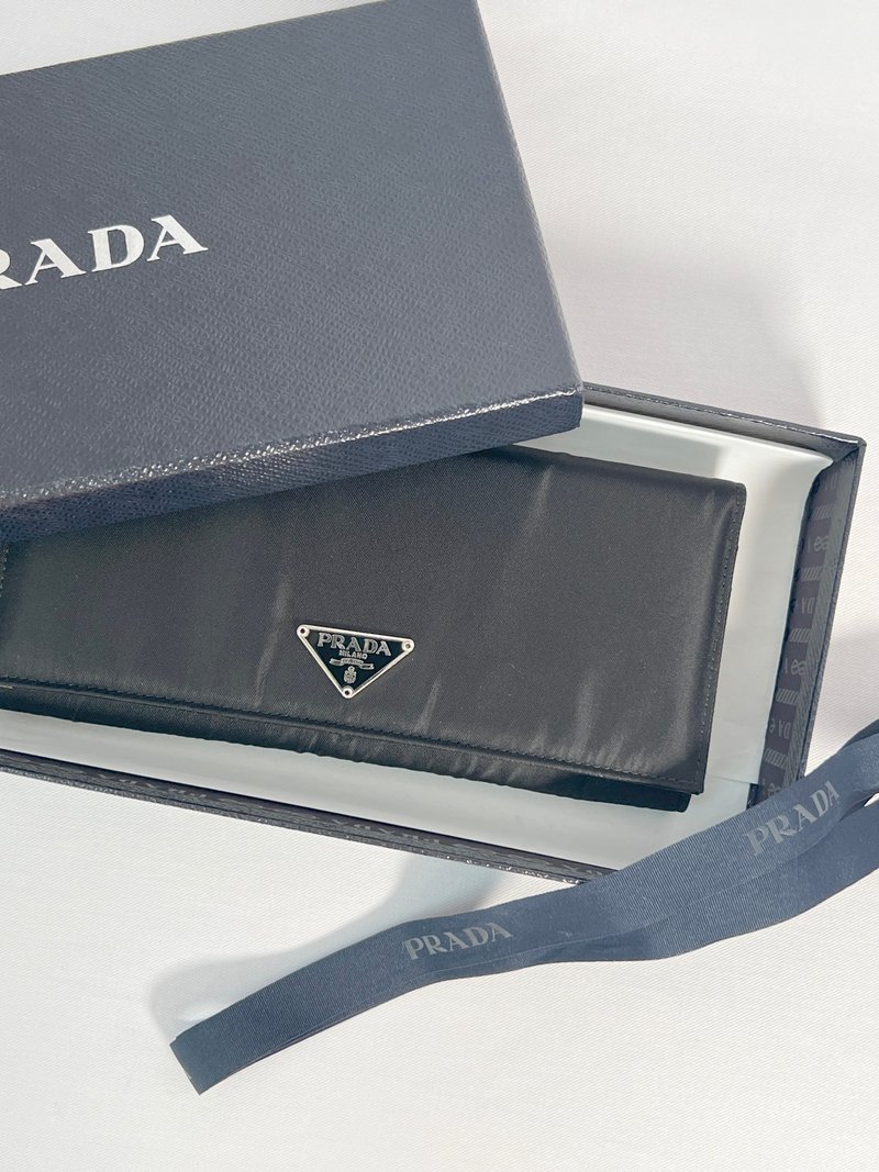 RARE TO GO Second-hand | PRADA black leather nylon long clip clutch bag long silver bag original box - กระเป๋าสตางค์ - หนังแท้ สีดำ