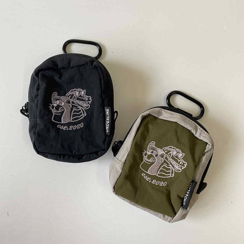 Underline otter and crocodile embroidery pocket bag - 零錢包/小錢包 - 棉．麻 多色