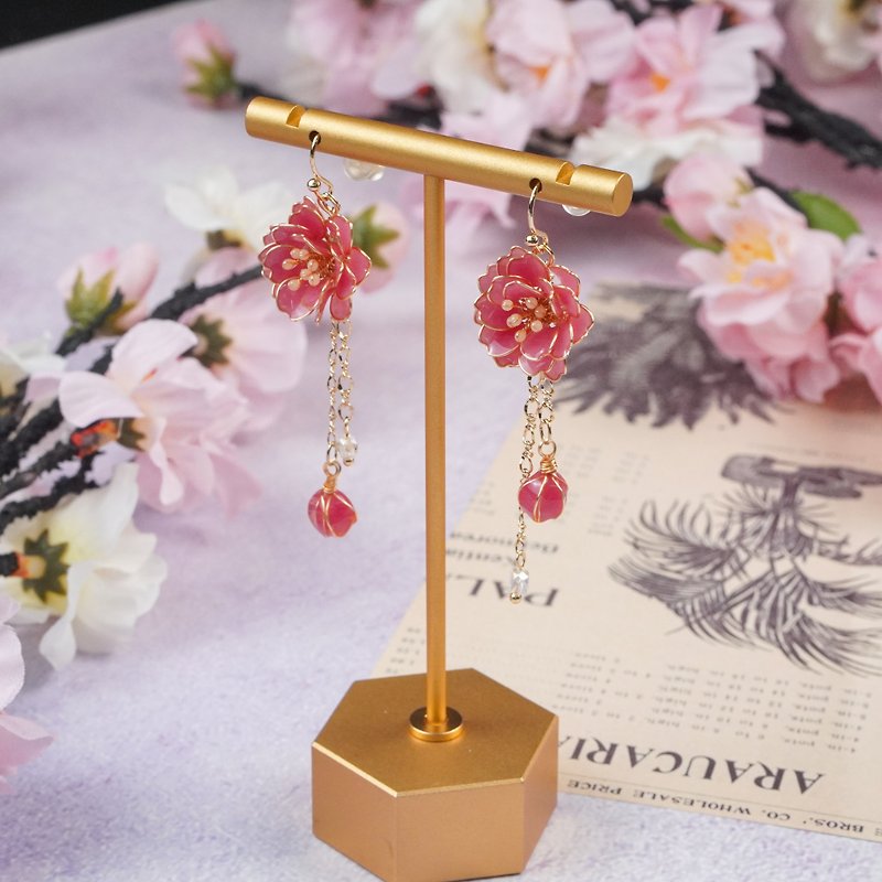 Sakura love season pendant earrings handmade crystal flower resin jewelry - ต่างหู - เรซิน สีแดง