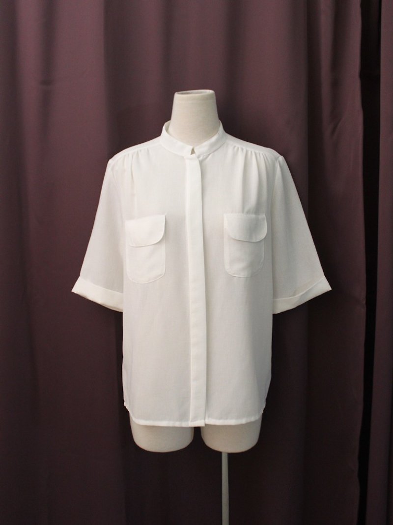 Vintage European Simple and Elegant White Short Sleeve Vintage Shirt Vintage Blouse - เสื้อเชิ้ตผู้หญิง - เส้นใยสังเคราะห์ ขาว