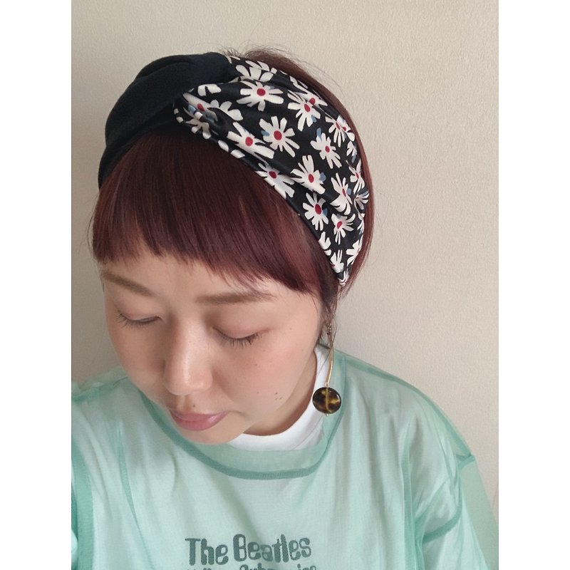 夏の新作　MARGUERITE × Black cross headband turban - ヘアバンド - コットン・麻 ブラック