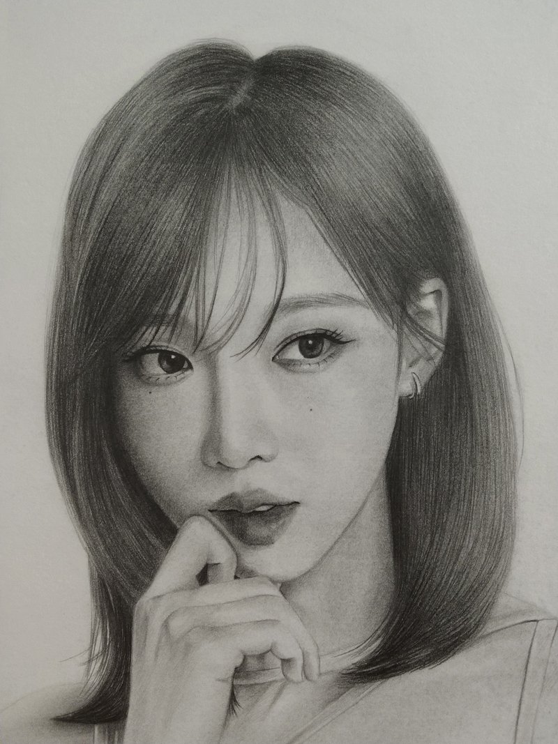 鉛筆素描 / 人像素描 / 女性半身+單手 / 含框 - 似顏繪/客製畫 - 紙 