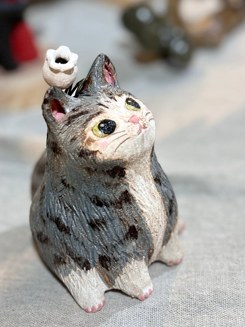 Mubai. The little cat waiting for love - ตุ๊กตา - ดินเผา สีเทา