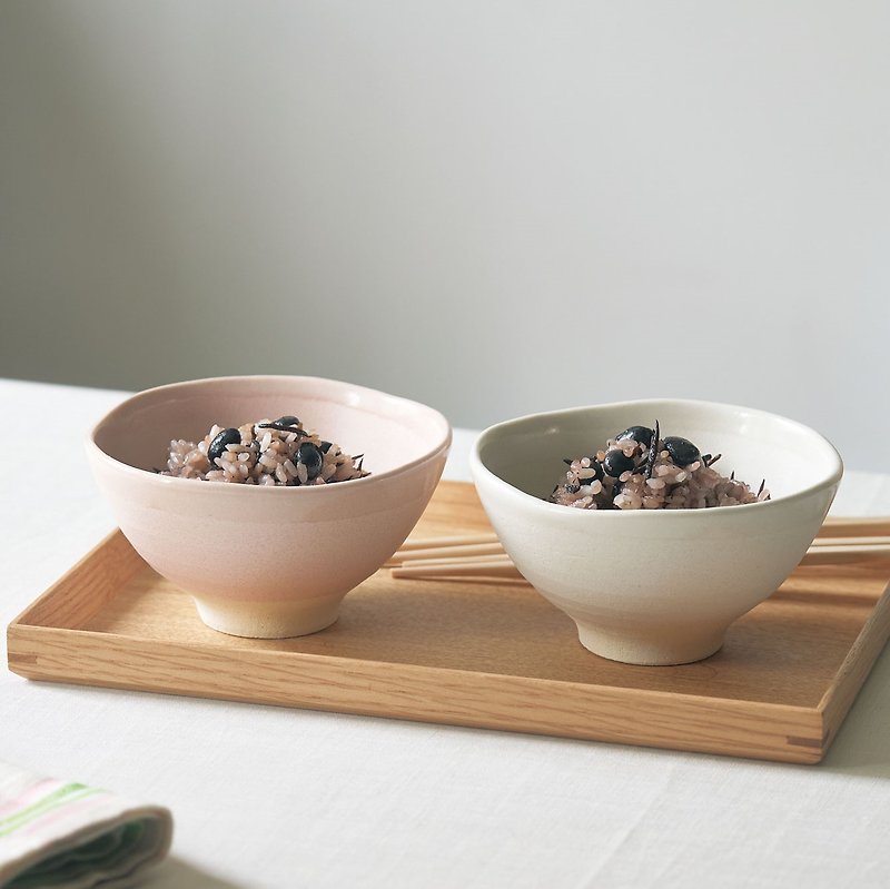 Mino ware Tea bowl pair set with chopsticks White x Pink - Bowls - Pottery Pink