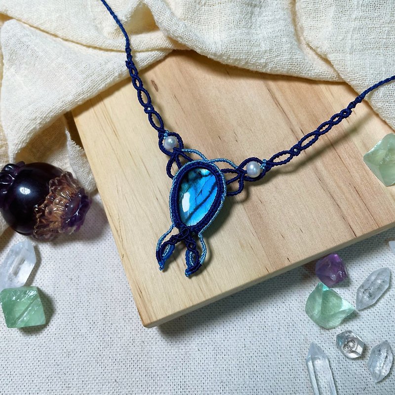 Wax thread braided labradorite large fishtail necklace - สร้อยคอ - คริสตัล สีน้ำเงิน
