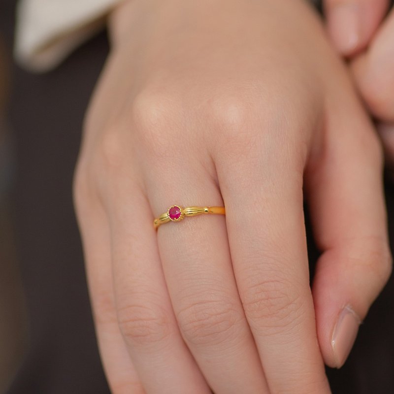 Ruby 18K Decorative Ring, Roman Style - General Rings - Gemstone Red