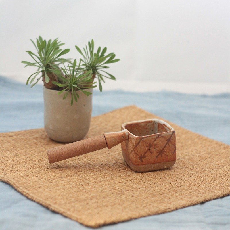 3.2.6. studio: Handmade ceramic tree bowl with wooden handle - เซรามิก - ดินเผา สีนำ้ตาล