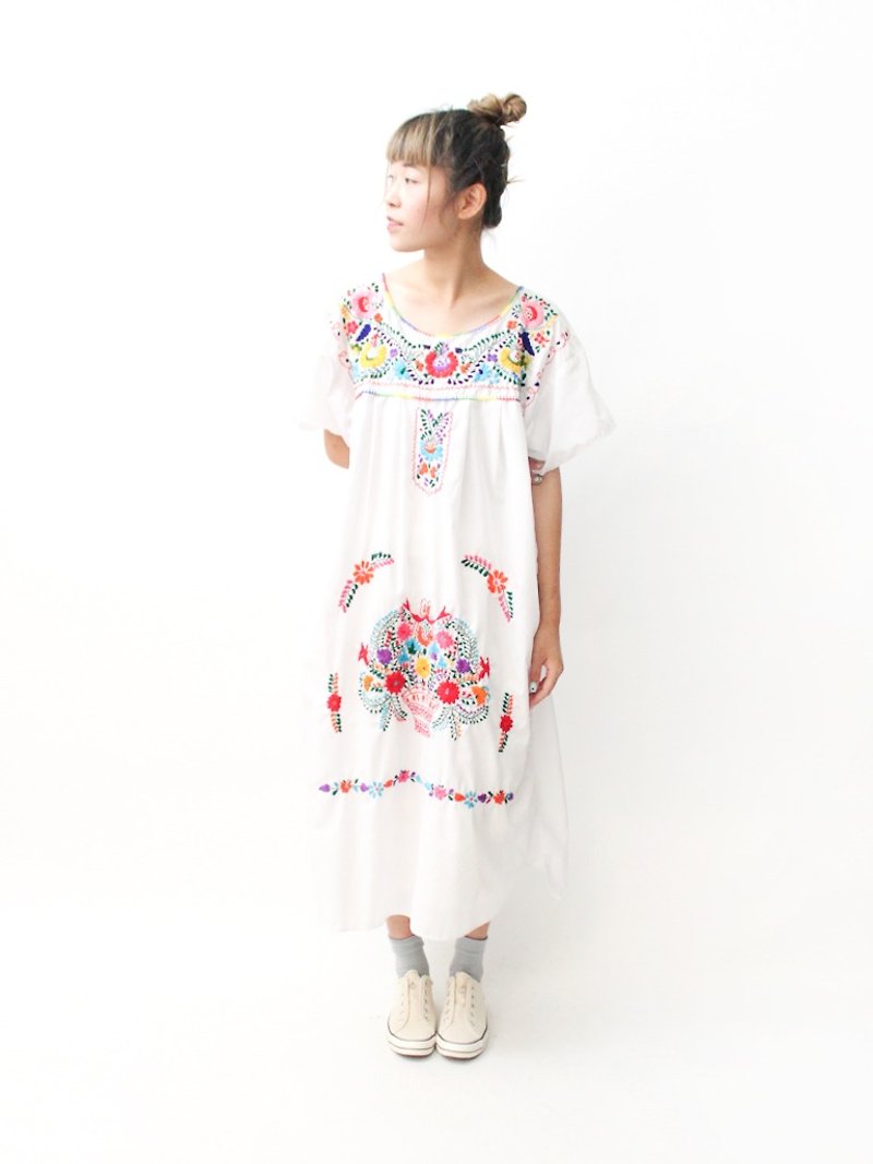 アメリカとメキシコに刺繍[RE0602MD041]初夏の花の手刺繍赤のヴィンテージドレス - ワンピース - コットン・麻 ホワイト