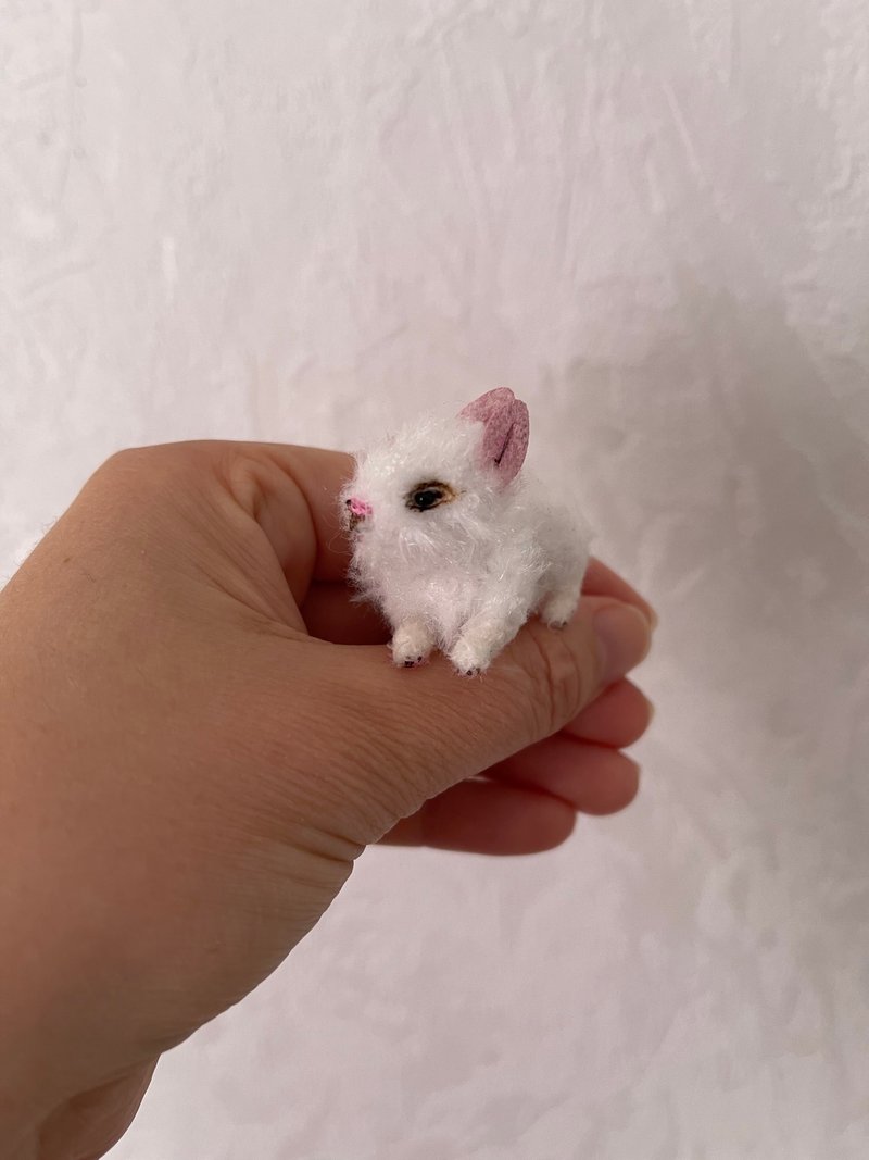 Miniature realistic Teddy bunny rabbit minitoy pet for doll Blythe friend custom - 編織/刺繡/羊毛氈/縫紉 - 繡線 白色