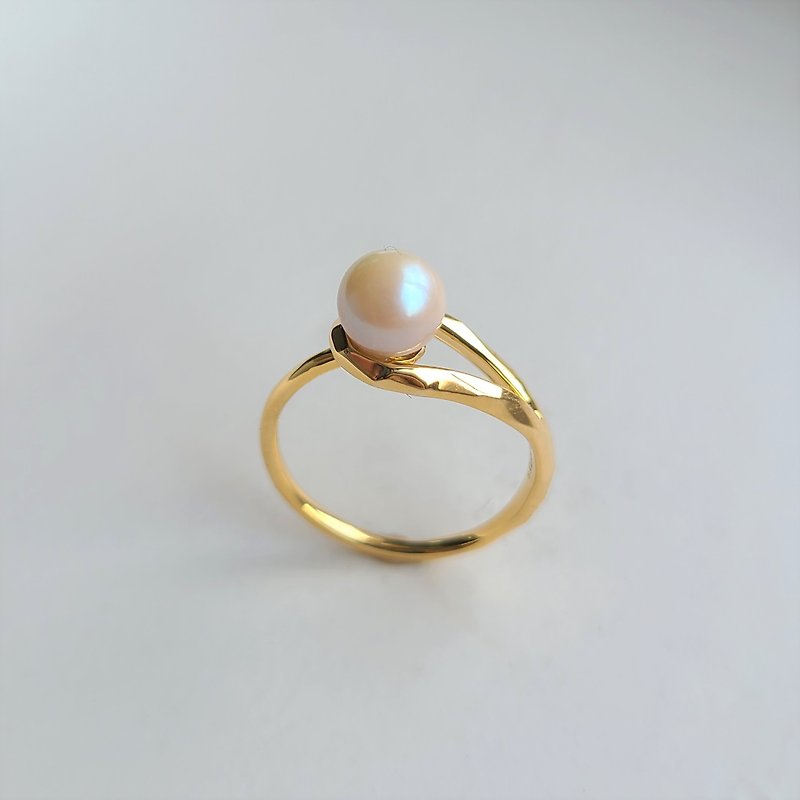 One Akoya Pearl Elegant Hammered Ring Gold / Free Shipping PY-289 - แหวนทั่วไป - เงินแท้ สีทอง