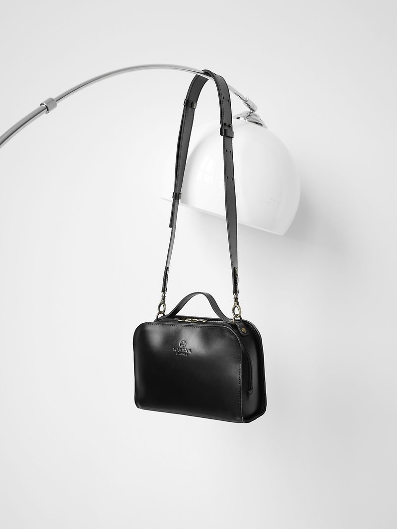 กระเป๋าหนังปราก - กระเป๋าแมสเซนเจอร์ - หนังแท้ สีดำ