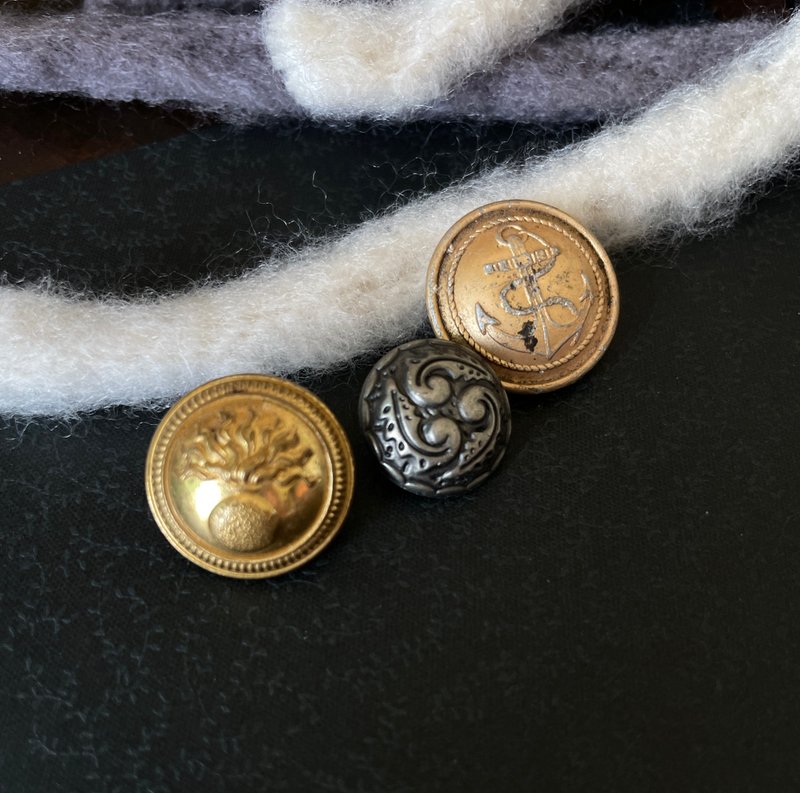 古董Vintage金色巴黎老鈕扣3顆 W251 - 其他 - 其他金屬 金色