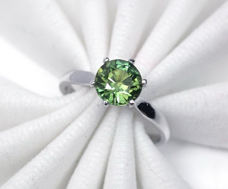 8 mm Natural green sapphier ring silver sterling size 7.0 free resize - 戒指 - 純銀 綠色