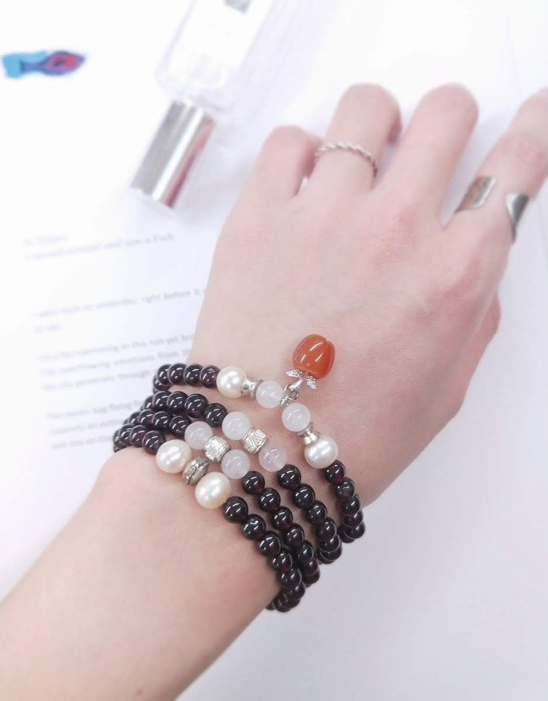 [108 rosary series. The only product] 5mm red garnet*powder crystal*pearl rosary - สร้อยข้อมือ - คริสตัล สีแดง