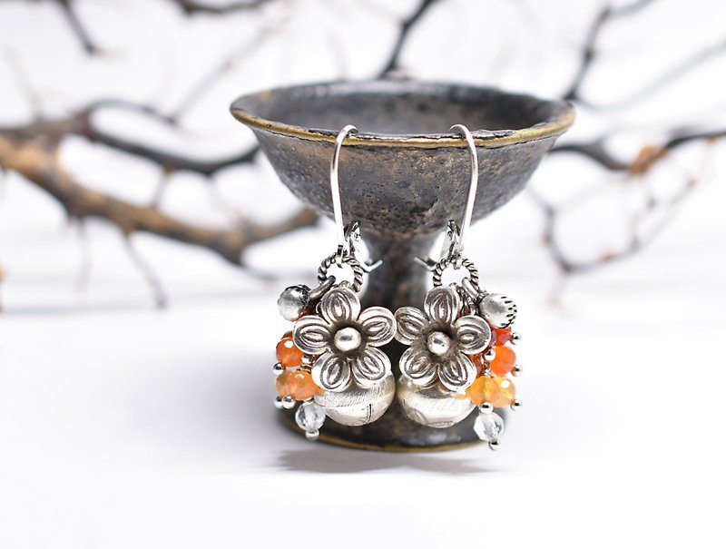Bell and flower Karen Silver, carnelian, quartz, Indian Silver bell earrings - ต่างหู - โลหะ สีเงิน