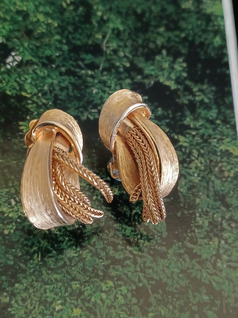 vintage jewelry  古董刷金紋流蘇 夾式耳環 - 耳環/耳夾/耳骨夾 - 其他金屬 