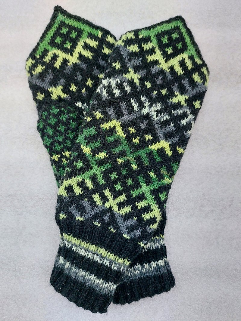 Wool Gloves & Mittens Multicolor - Women's hand-knitted wool mittens are very warm with a pattern