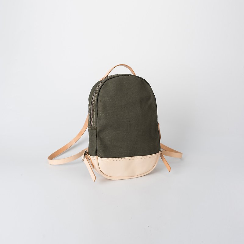 [Canvas meets leather] Handmade wild stitching casual canvas backpack minimalist Japanese style canvas bag - กระเป๋าเป้สะพายหลัง - ผ้าฝ้าย/ผ้าลินิน สีเขียว