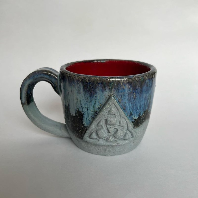 Trinity knot Triquetra in circle blue clay and black galaxy glazed stoneware mug - แก้วมัค/แก้วกาแฟ - ดินเผา หลากหลายสี