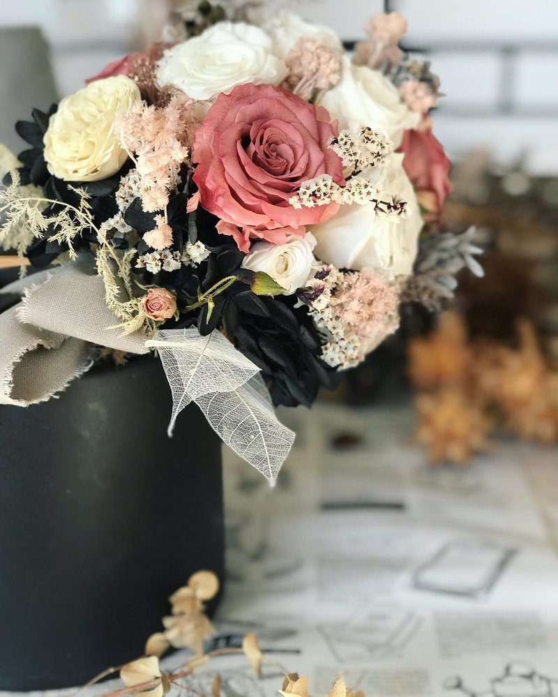 永生花捧花/宅配限雙北地區,跨縣市需自取 - 乾燥花/永生花 - 其他材質 