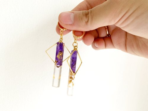 レジン イヤリング、ダングル パープル レジン イヤリング