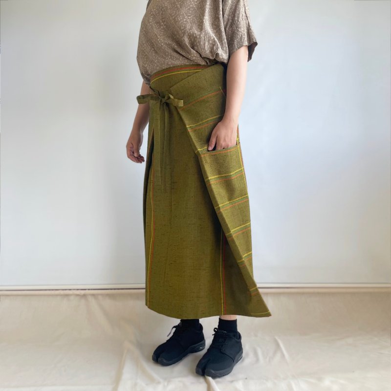 【獨一無二】方形布拼接裙 - 絲毛和服布料 赭黃色帶有紅、橙、黃線條 - 裙子/長裙 - 羊毛 黃色