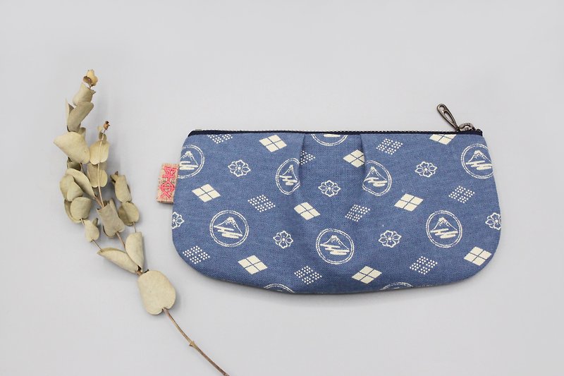 平安萬用包-富士山圖騰(淺藍),雙面雙色包 - 化妝袋/收納袋 - 棉．麻 藍色