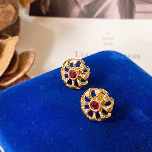 挪亞方舟古董飾品 Vintage Jewelry 【西洋古董飾品】立體小花 掐絲曲質感 紅色花蕊萊茵鑽 耳環 耳針