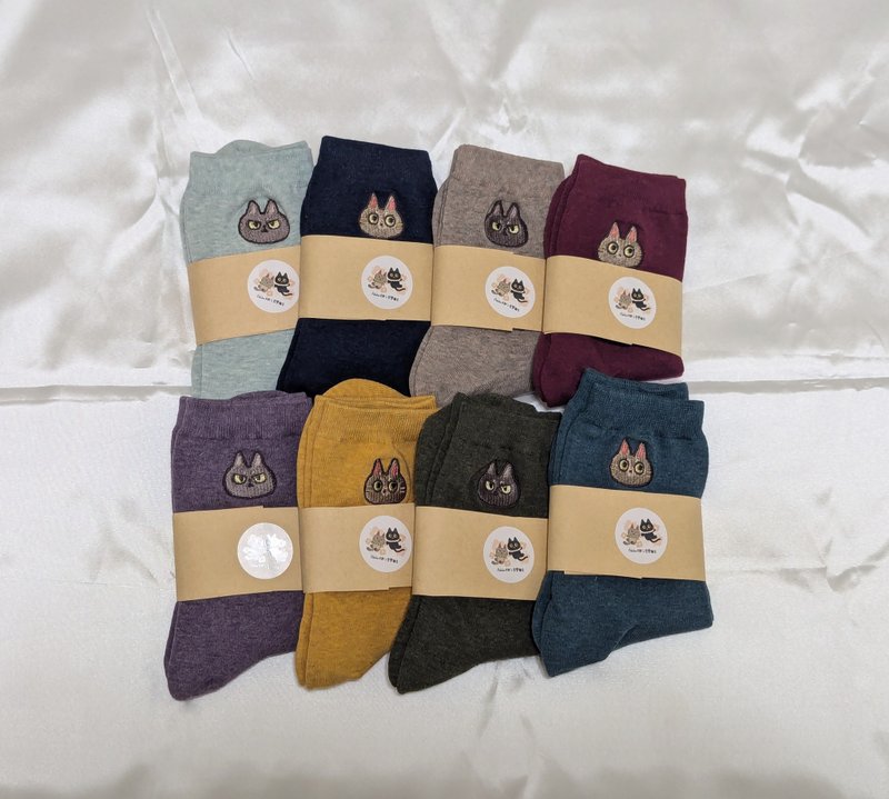 Cat embroidered unisex socks in 8 colors - ถุงเท้า - ผ้าฝ้าย/ผ้าลินิน หลากหลายสี