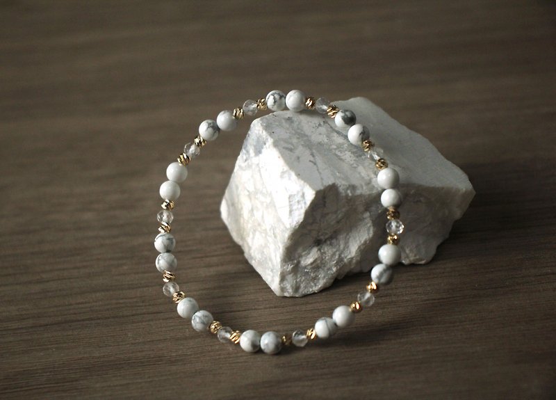 Crystal bracelet | with white turquoise | white crystal | soothing emotions - สร้อยข้อมือ - คริสตัล ขาว