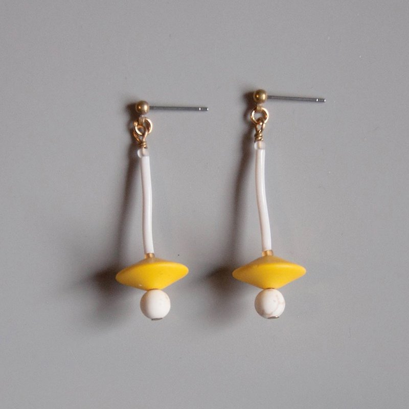 Space Age - Vintage Yellow and White Pendant Light Earrings - ต่างหู - อะคริลิค สีเหลือง