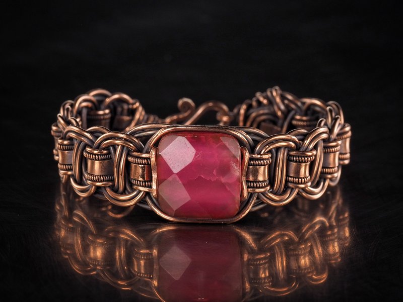 Copper wire wrapped agate bracelet Unique woven copper wire bangle Small size - 手鍊/手環 - 寶石 粉紅色