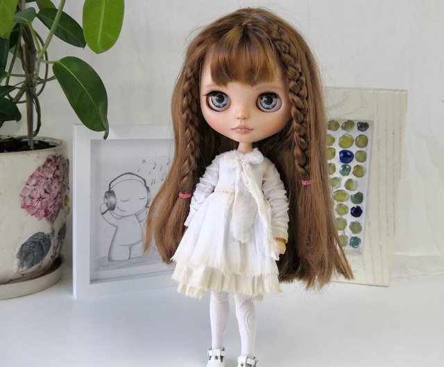 ブライスかわいい白いドレス ヴィンテージドレスブライス人形 ショップ Dollsbyirinaart 人形 フィギュア Pinkoi